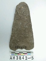 藏品(中型舌刃打製石斧)的圖片